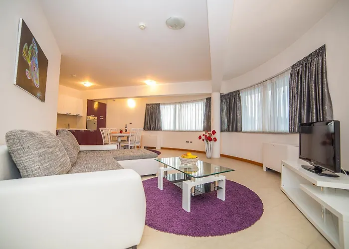 アパート Milan マカルスカ